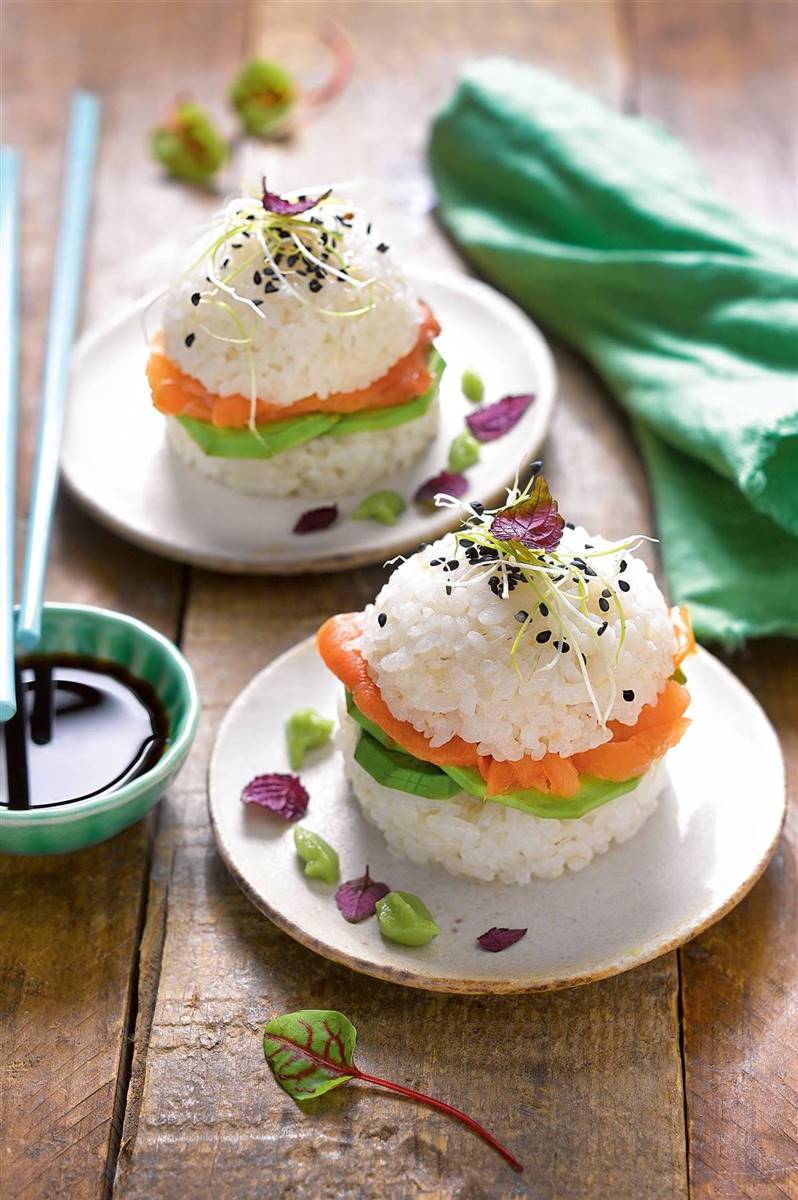 sushi burguer salmon