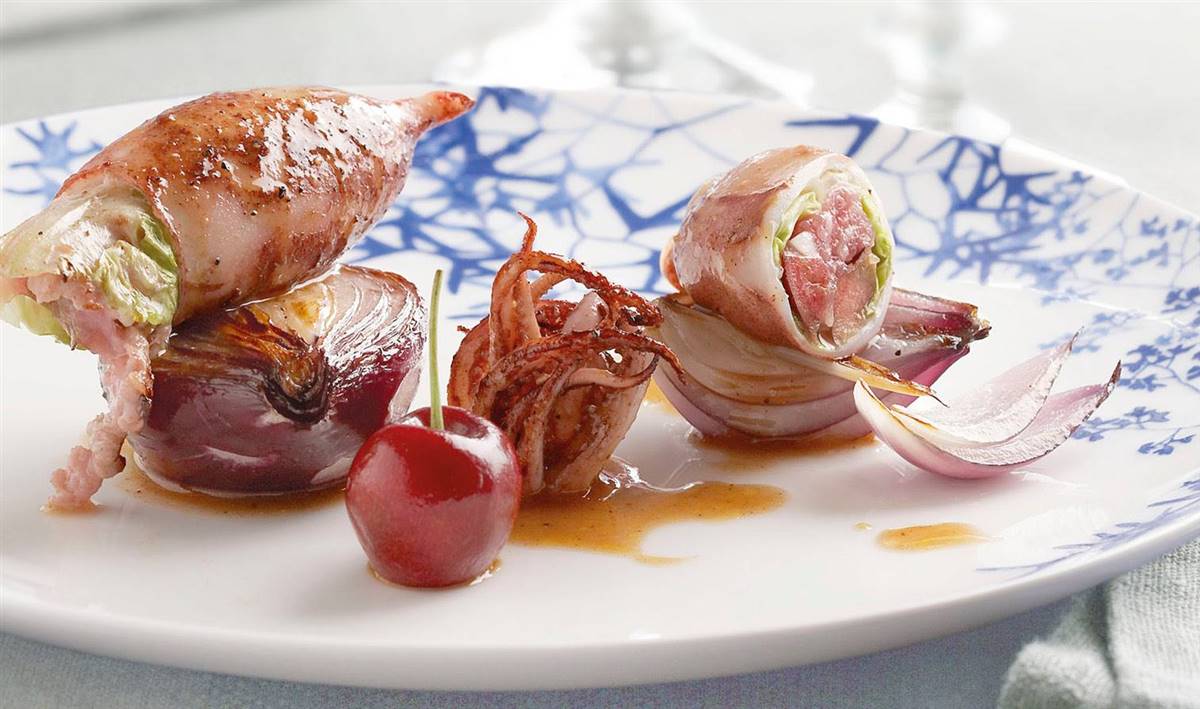 Calamares rellenos de tartar de cerezas
