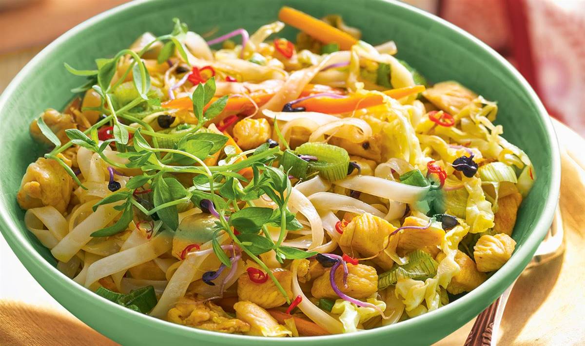 Pad Thai con pollo y anacardos 