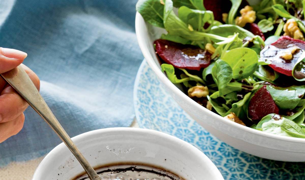 ENSALADA DE REMOLACHA CON VINAGRETA DE CACAO