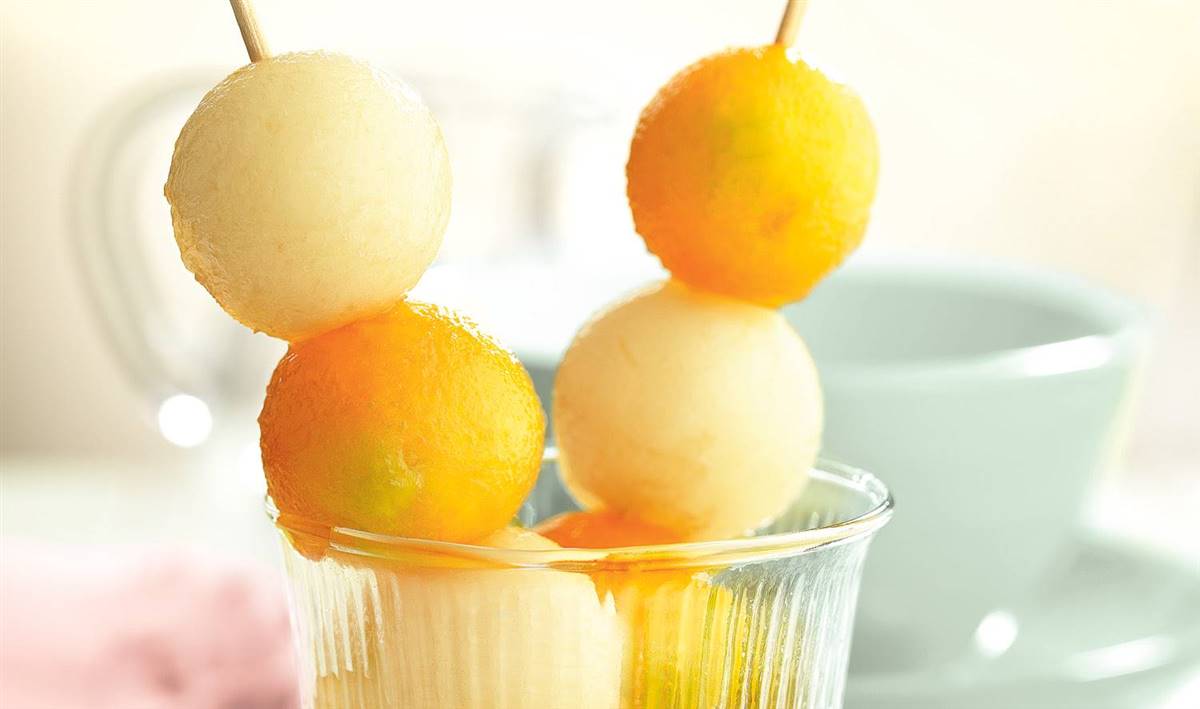 Bolas de melón con salsa de oporto