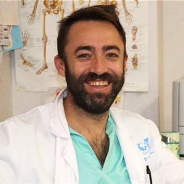 Dr. Alejandro Prada