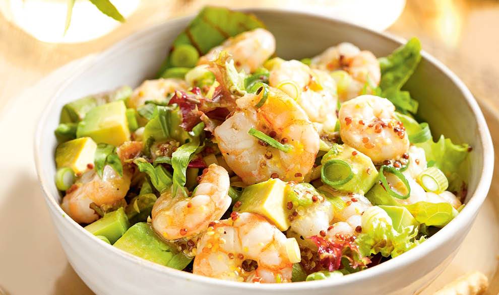 Ensalada com gambas y aguacate