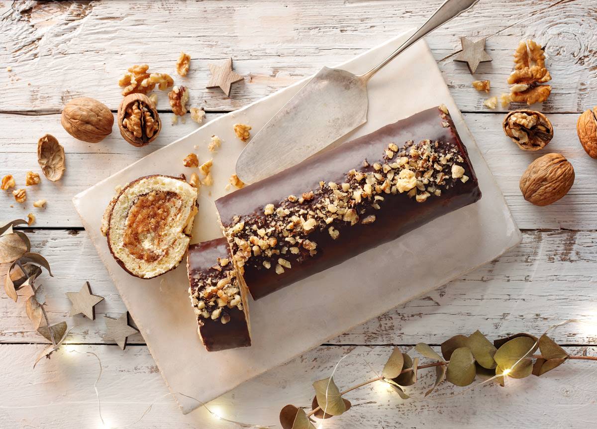D04-Rollo-de-chocolate-relleno-de-pasta-de-dátiles-con-nueces