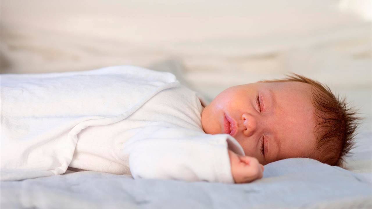 ¿Cómo hay que tratar la costra láctea de la cabeza del bebé?