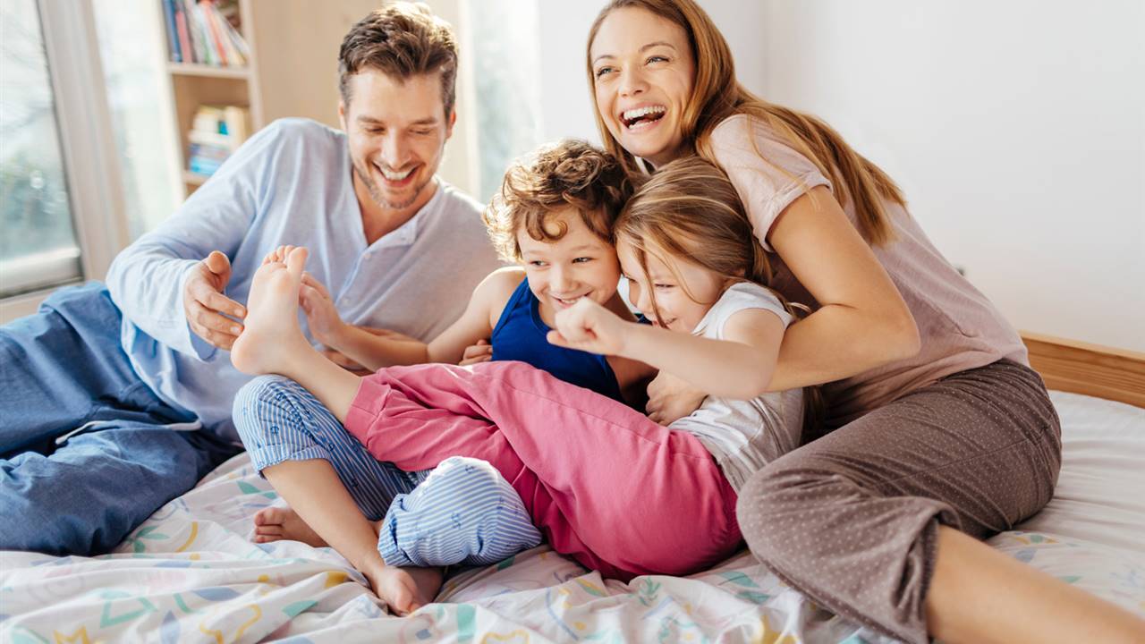 Los beneficios del colecho entre hermanos