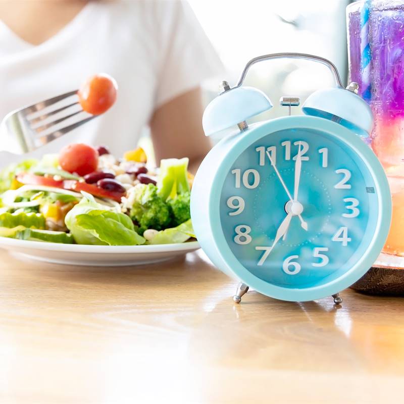 Comer solo de día puede compensar los efectos negativos del trabajo nocturno