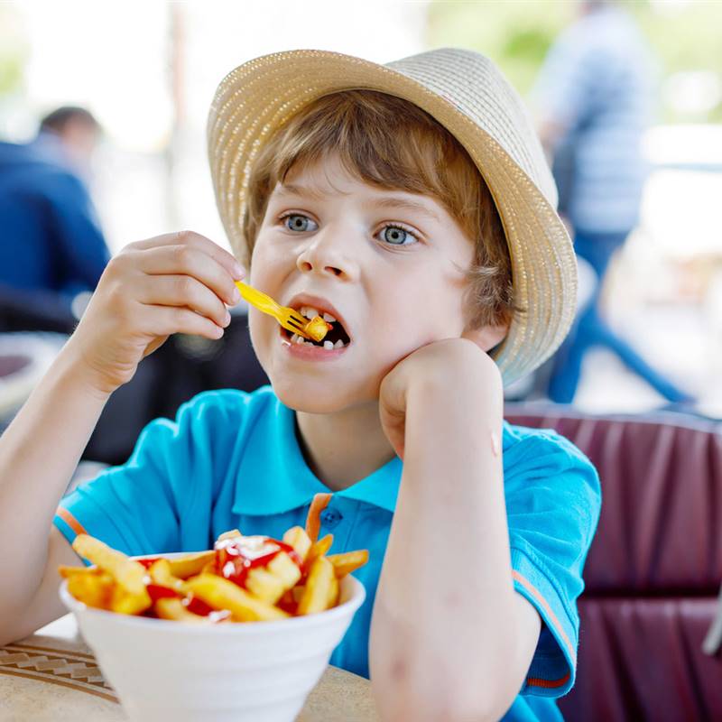 Comer ultraprocesados aumenta el riesgo de enfermedades respiratorias en niños