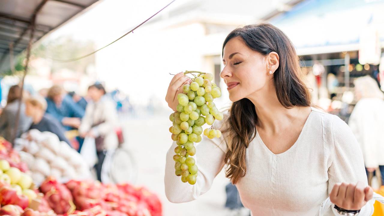 Comer uvas te protege del cáncer de piel