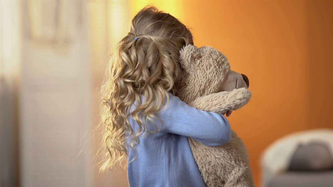 Cómo el maltrato infantil altera el cerebro de un niño