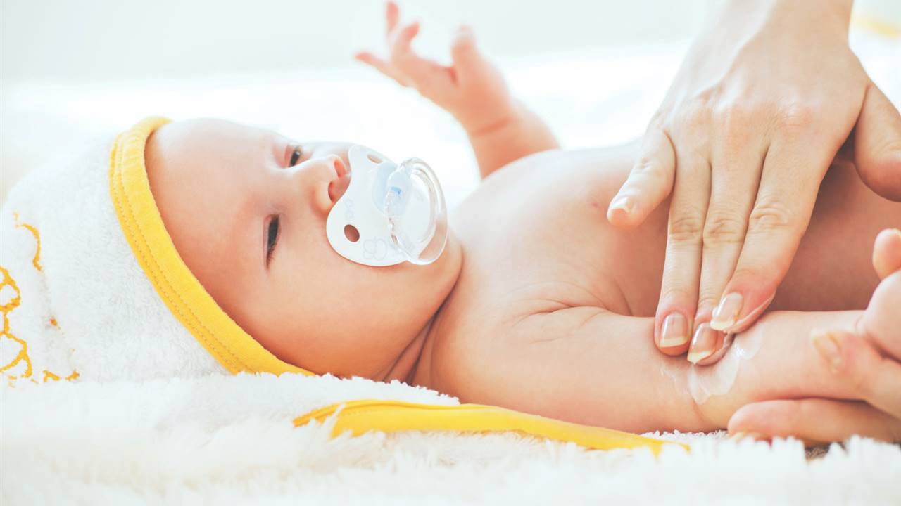 Cómo cuidar la piel del bebé con dermatitis atópica