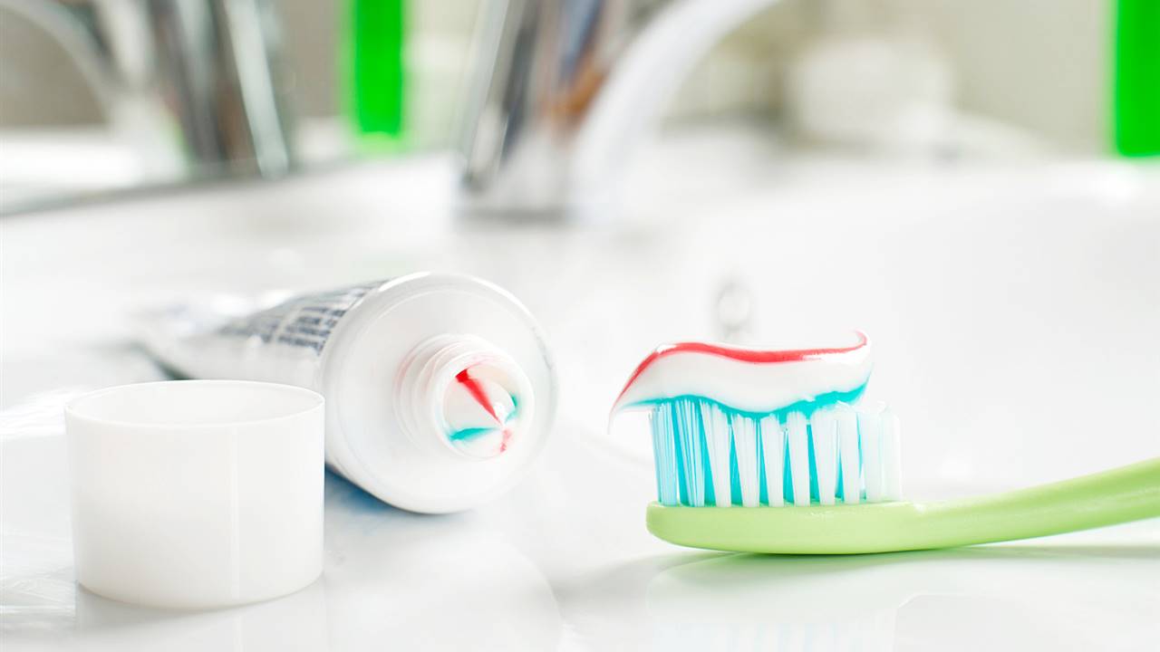 Descubren cómo el triclosán de pastas de dientes o cosméticos puede dañar el intestino