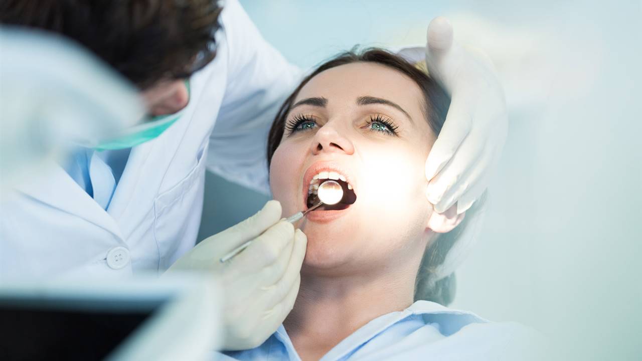 Descubren cómo nos ataca la bacteria que causa la periodontitis