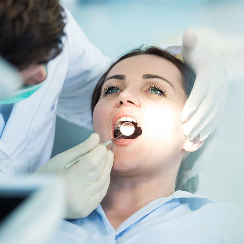 Descubren cómo nos ataca la bacteria causante de la periodontitis