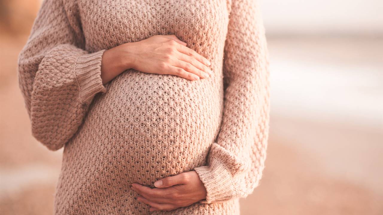 Descubren por qué hay bebés que crecen poco en el útero 