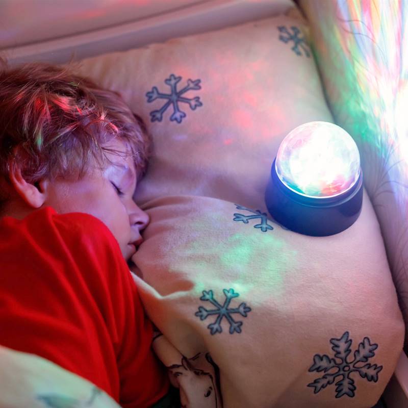 Dormir con una luz roja puede ayudar a tu bebé a despertarse menos por la noche