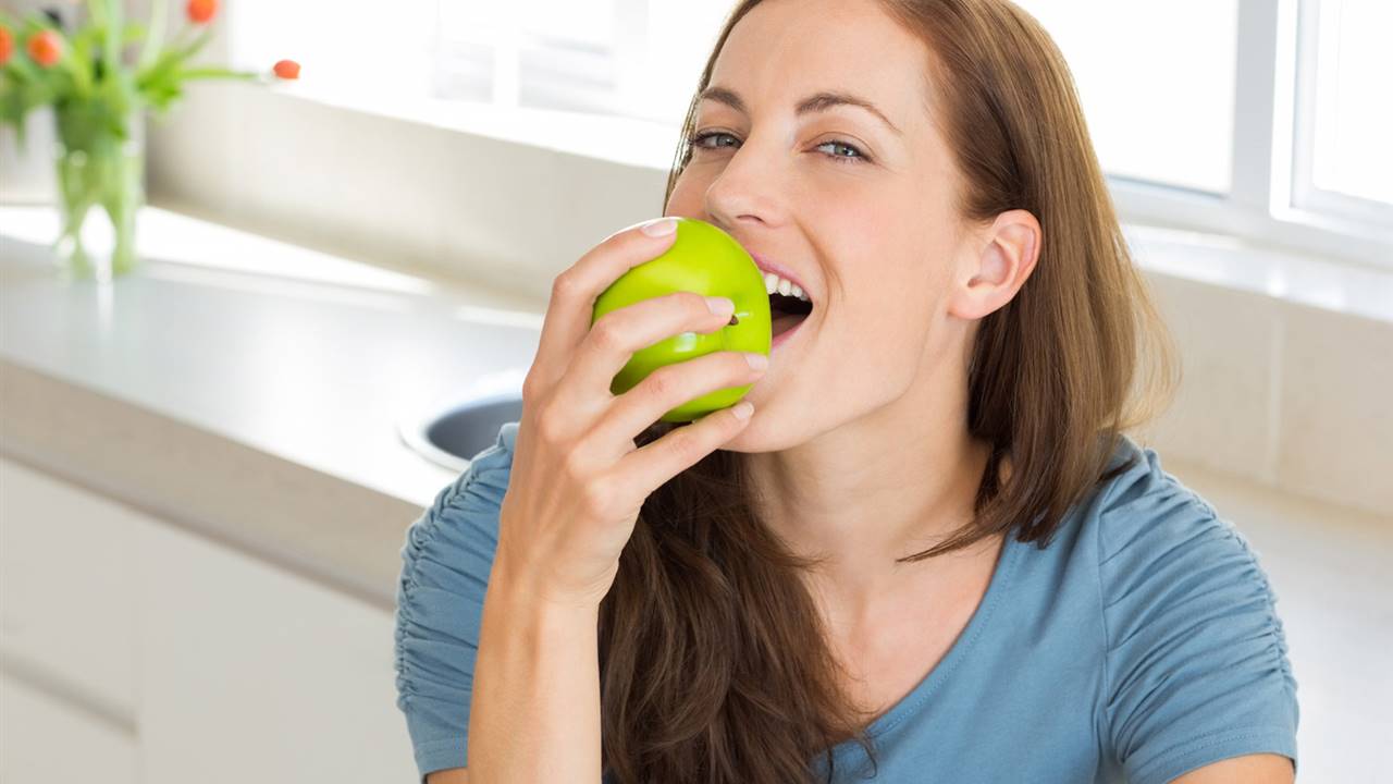 Dos piezas de fruta entera al día alejan el riesgo de diabetes
