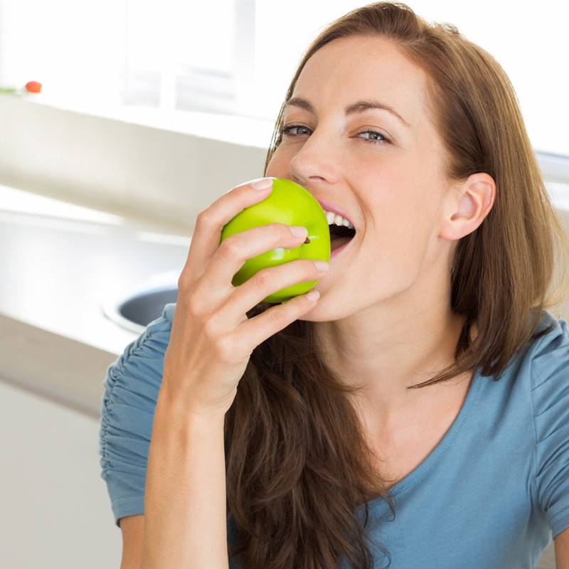 Dos piezas de fruta entera al día alejan el riesgo de diabetes