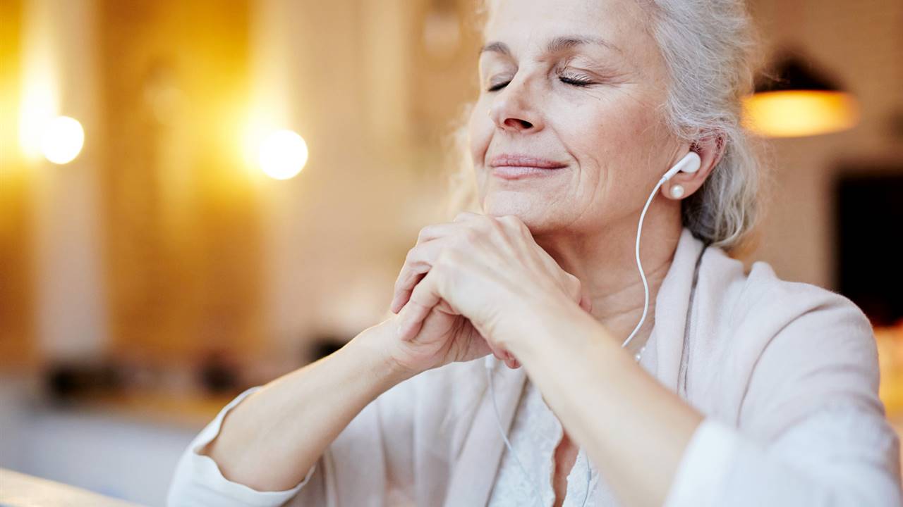 Escuchar música de fondo mejora a las personas con alzhéimer