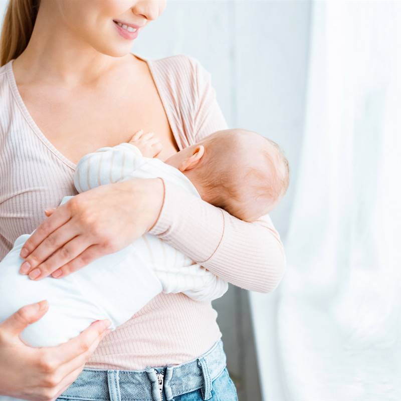 La lactancia materna, incluso unos días, reduce la hipertensión en los niños