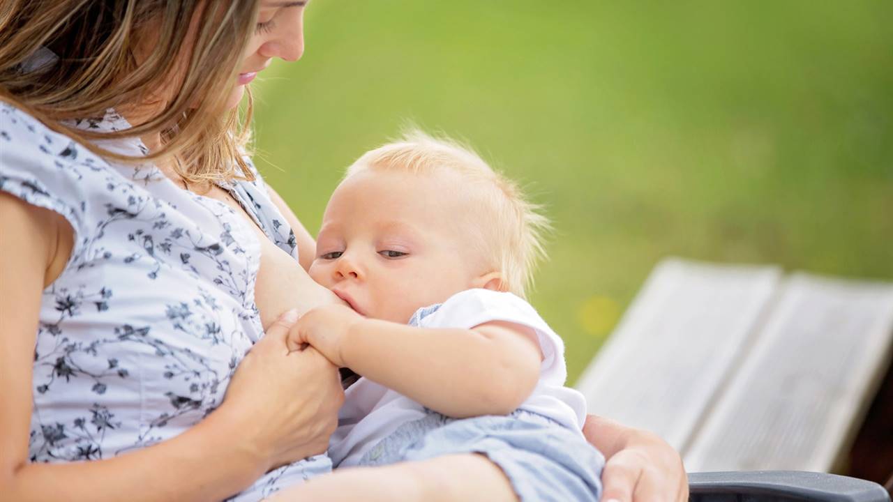 La lactancia materna protege del ictus a la madre