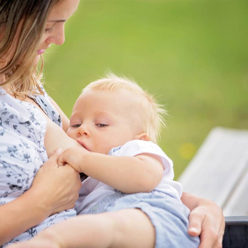 La lactancia materna protege del ictus a la madre