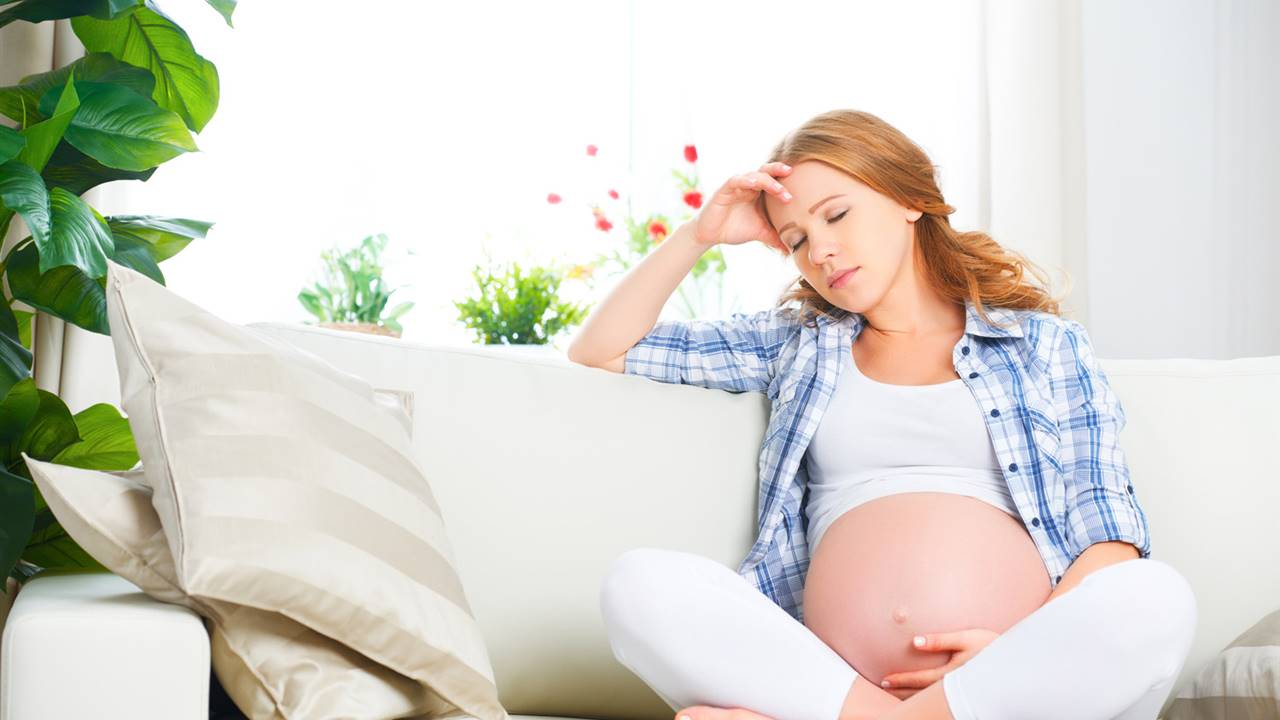 La migraña durante el embarazo podría aumentar el riesgo de complicaciones