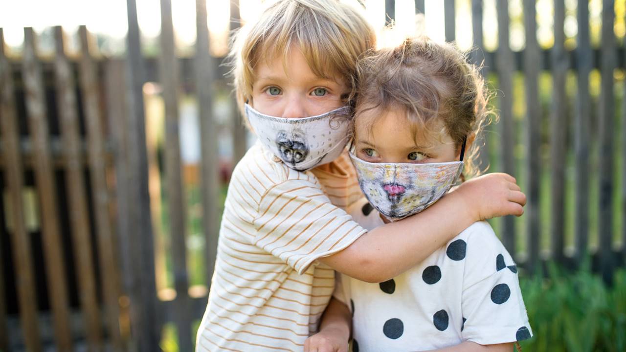 Los niños contagian menos, pero la pandemia también los afecta