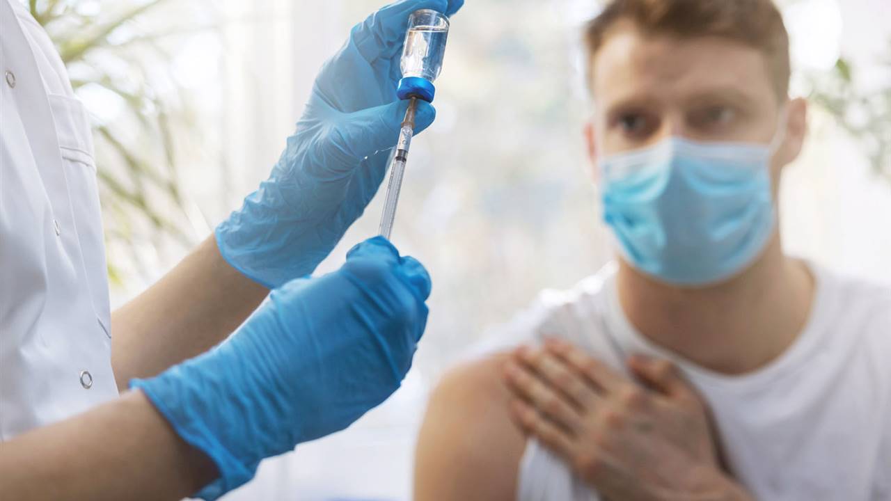 Los vacunados con AstraZeneca menores de 60 años recibirán Pfizer