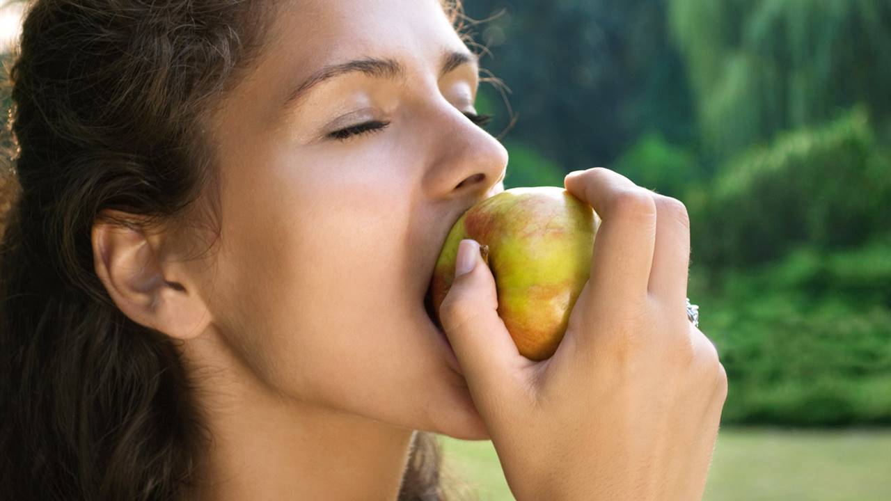 Descubren por qué masticar bien ayuda a adelgazar