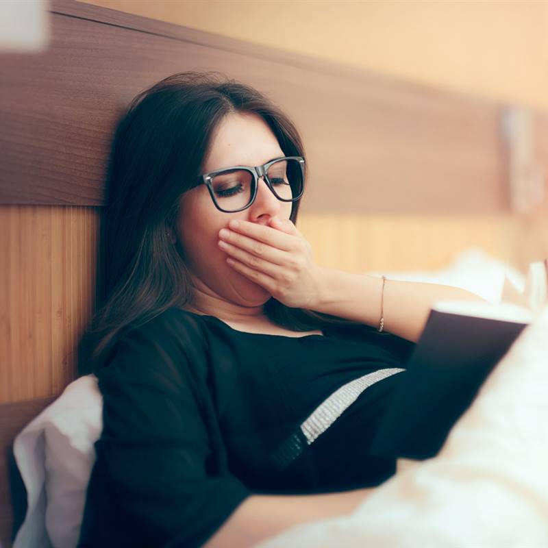 Nuevos estudios confirman que leer antes de dormir ayuda a conciliar el sueño