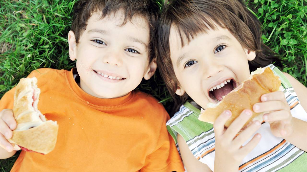 Por qué un bocadillo en el desayuno o la merienda es buena opción para los niños