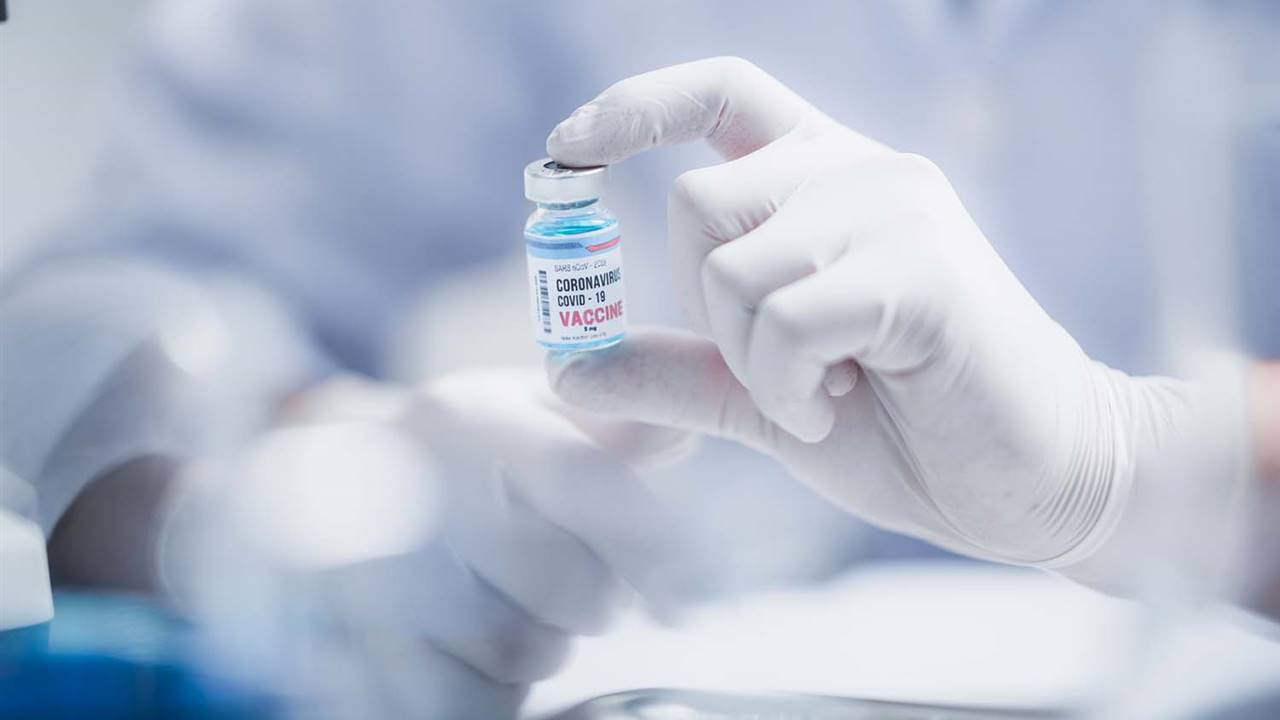 Tres posibles nuevos efectos secundarios de las vacunas de Pfizer y Moderna