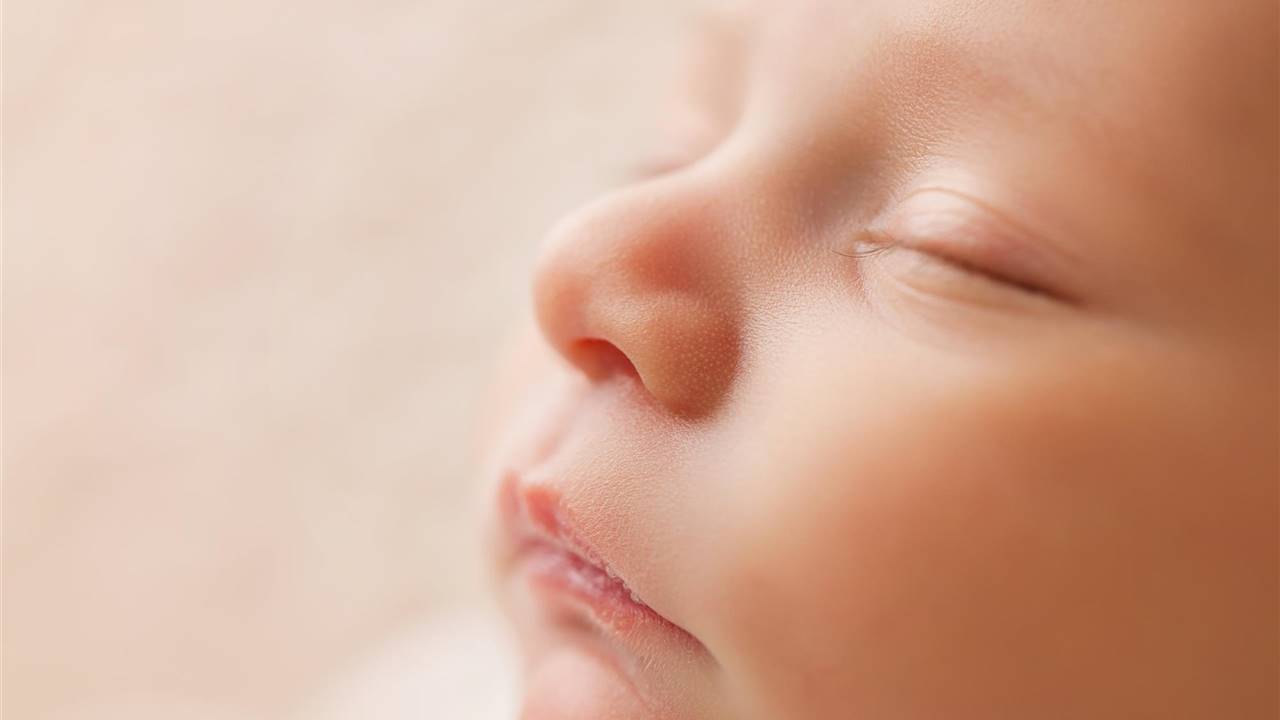 7 indicios de que el bebé tiene el frenillo lingual corto