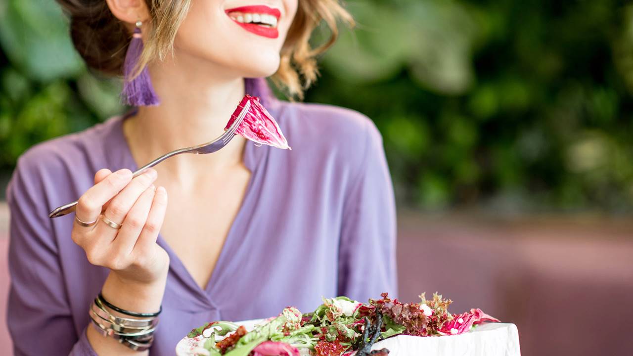 Comer menos calorías alraga la vida