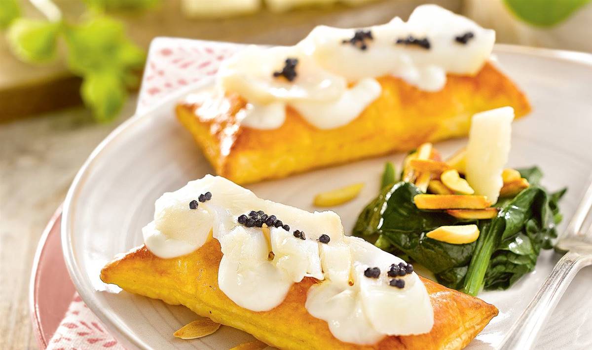 Bocaditos de hojaldre con bacalao y espinacas