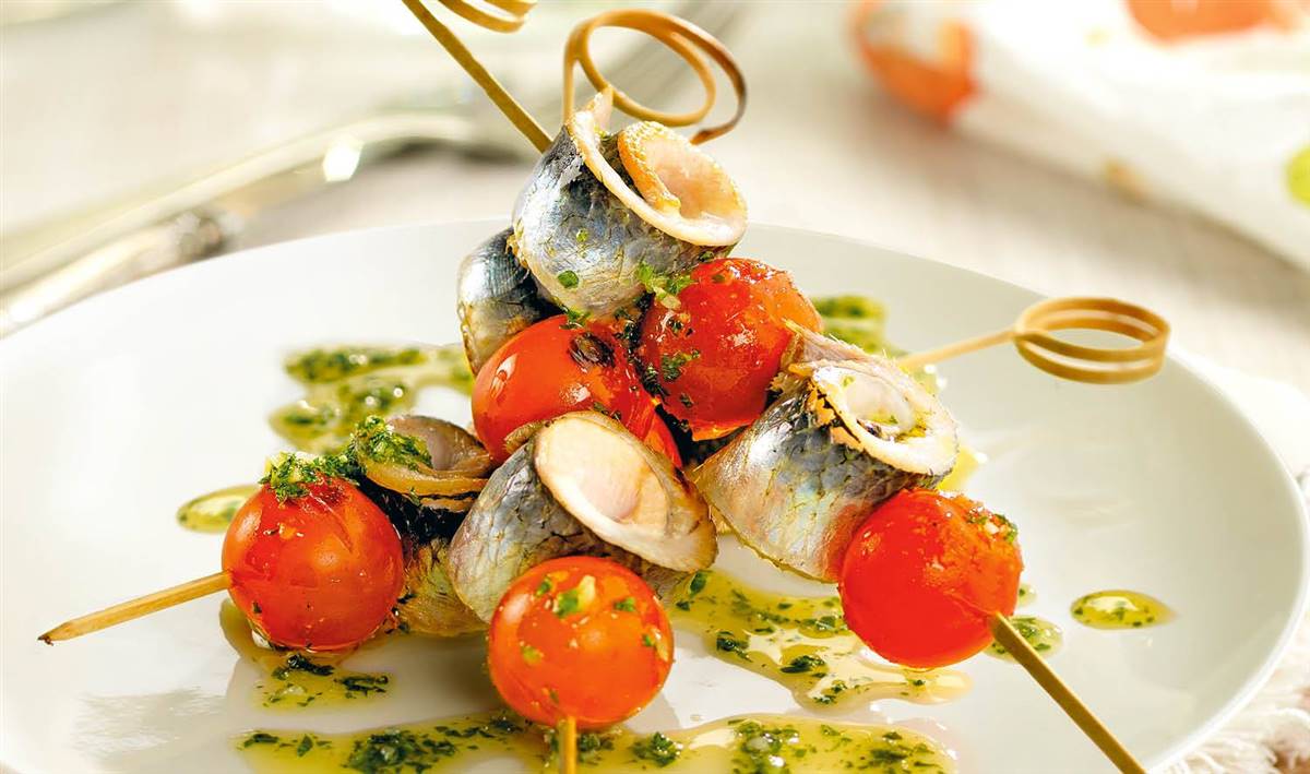 Brochetas de sardinas y tomatitos