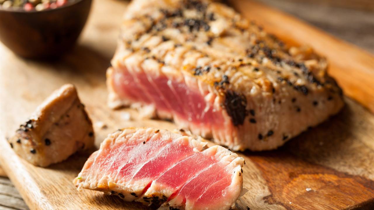 Comer mucho pescado crudo podría aumentar el riesgo de cáncer