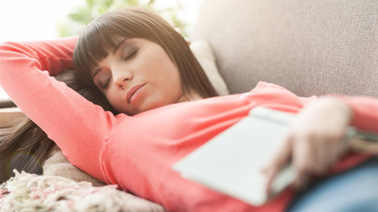 ¿Dormir la siesta puede provocar que te suba la tensión?