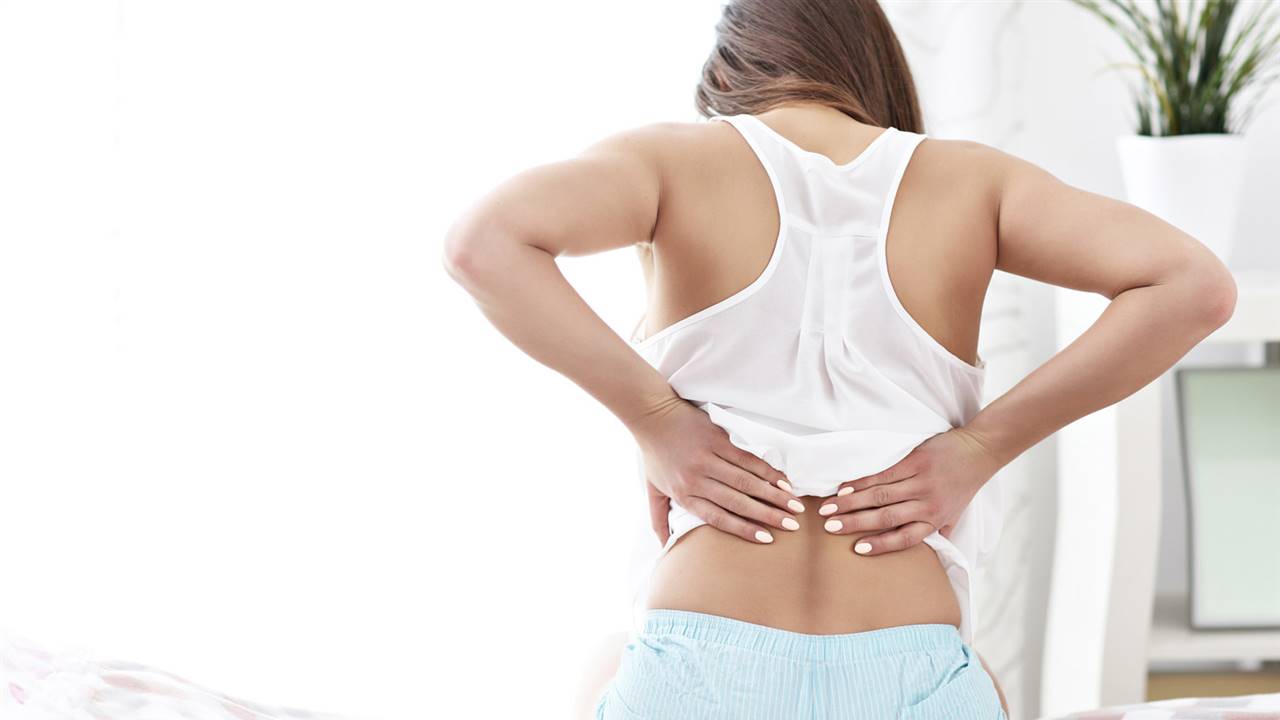 Cómo aliviar el dolor de espalda que cada vez es más común en niños y adolescentes