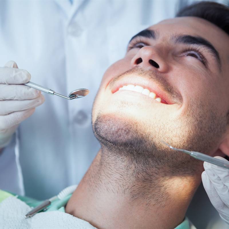 Los dentistas alertan sobre los "dientes turcos" la nueva moda de turismo sanitario