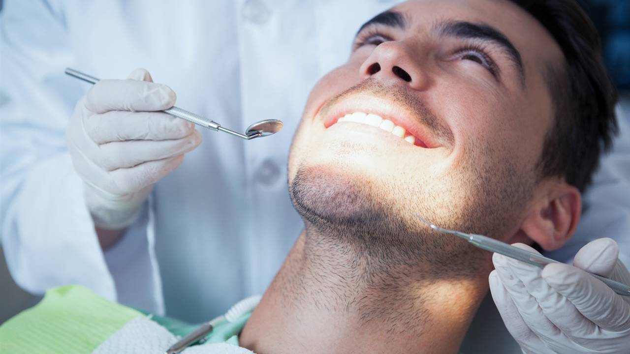 Los dentistas alertan sobre los "dientes turcos" la nueva moda de turismo sanitario