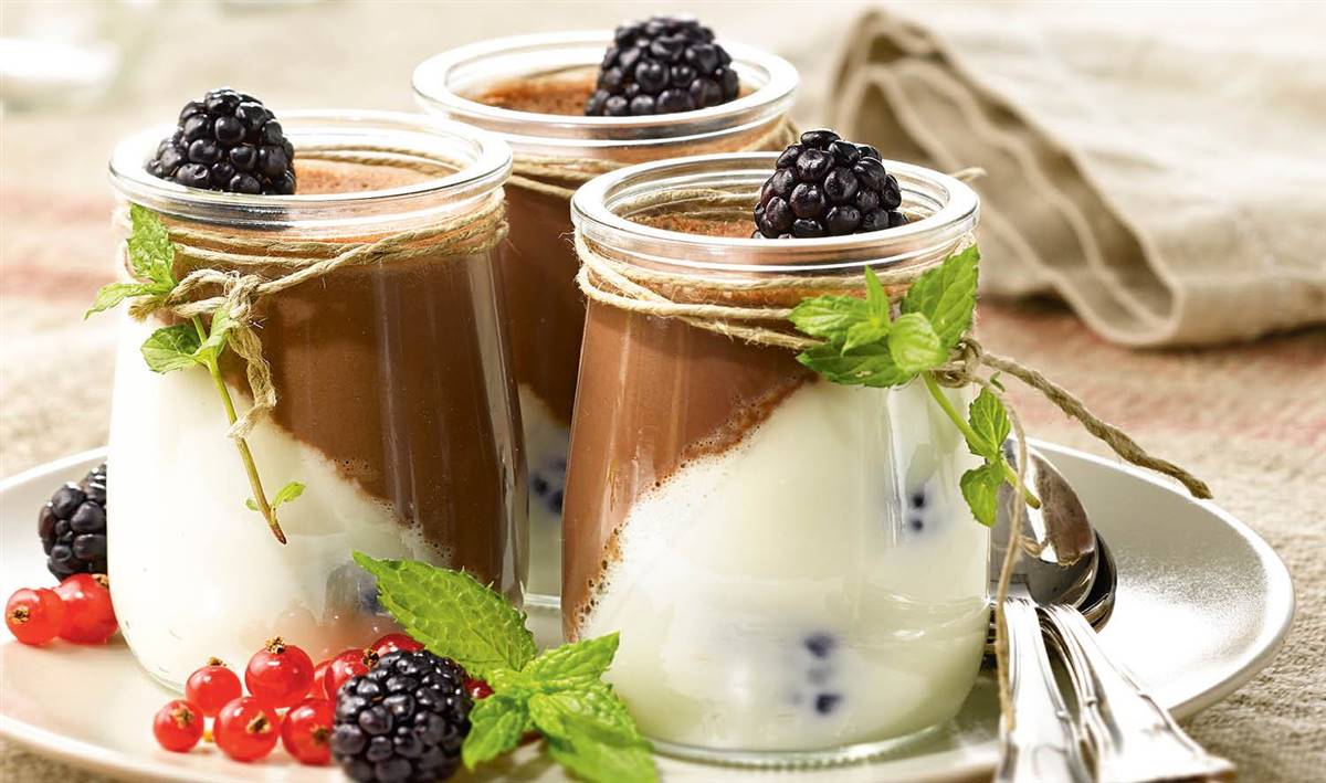 Crema bicolor con moras