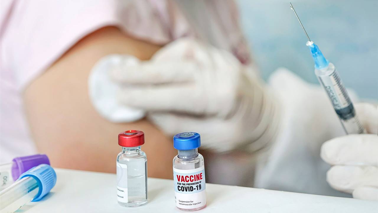 ¿Me puedo vacunar de la covid y la gripe a la vez?