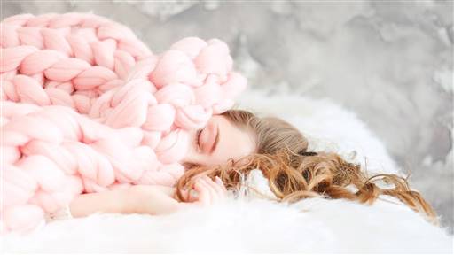 ¿Las mantas pesadas ayudan a combatir el insomnio?