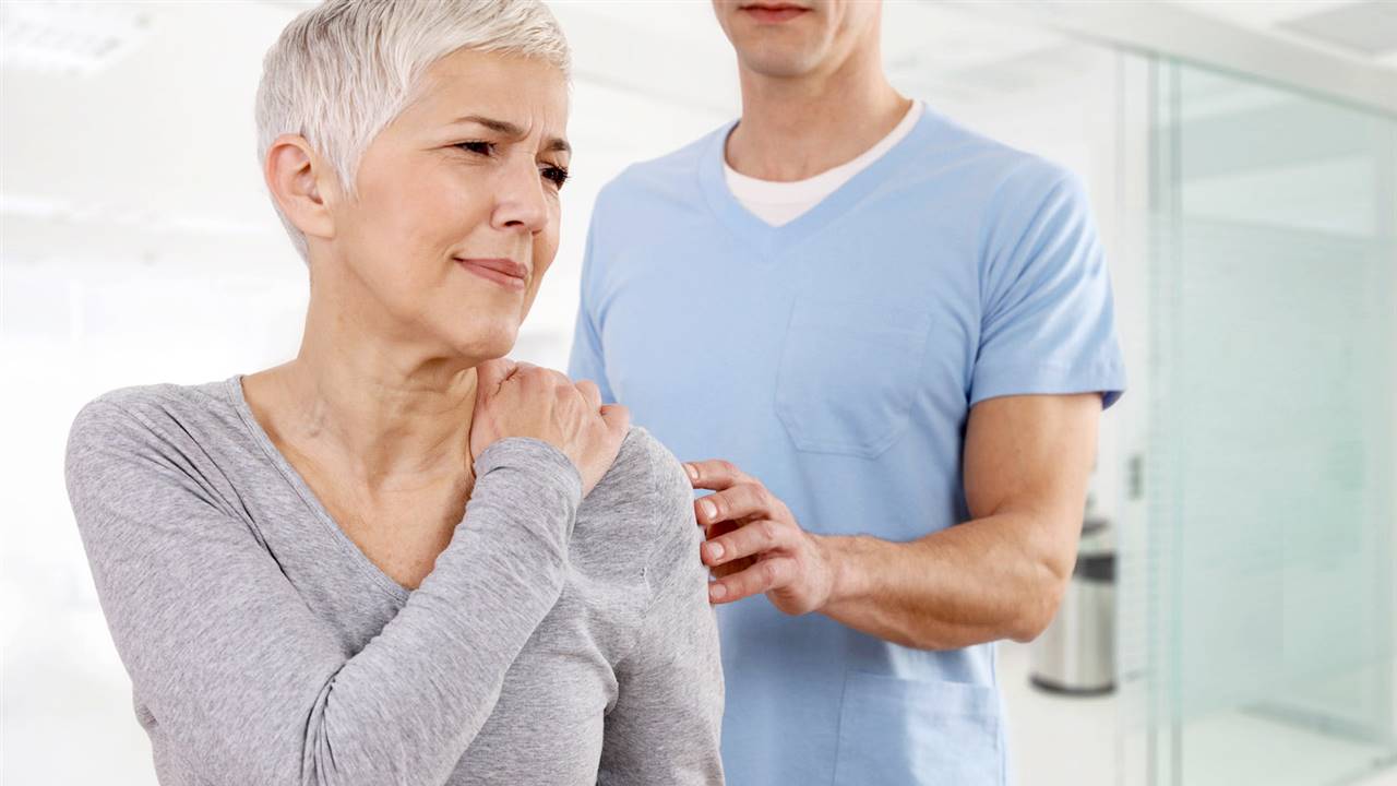 ¿Tienes osteoporosis? 10 consejos que debes seguir para cuidar tus huesos