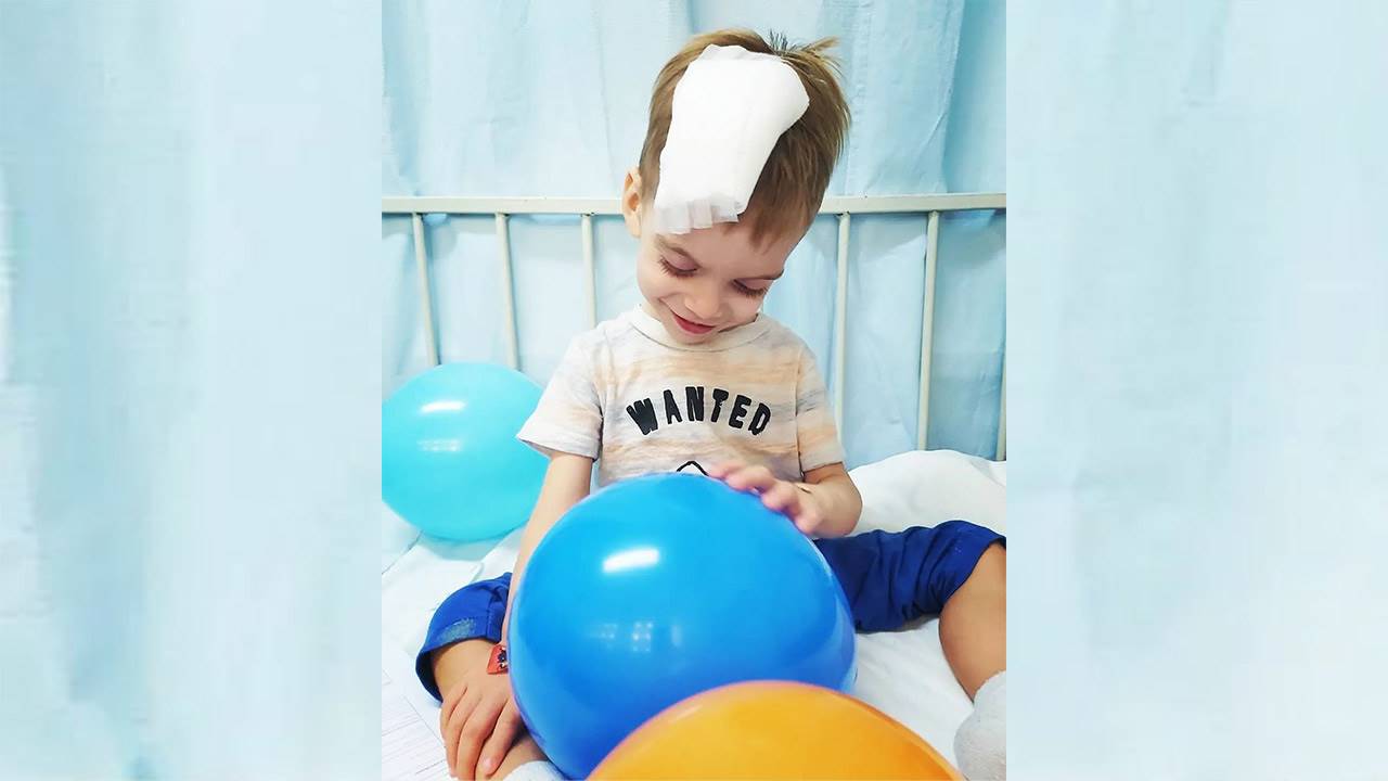 Operación tumor cerebral niño Oliver en Sant Joan de Déu