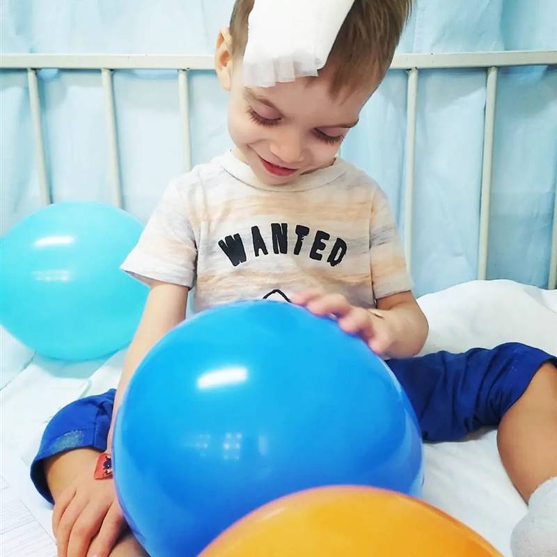 Operación tumor cerebral niño Oliver en Sant Joan de Déu