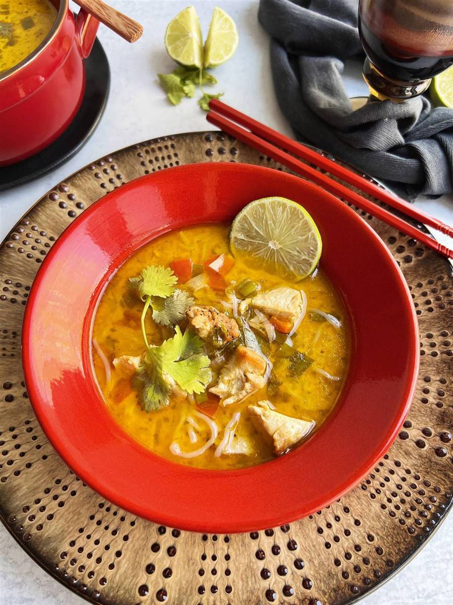 Sopa Thai con pollo Keto