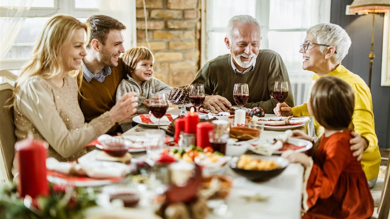 Consejos para evitar discusiones familiares en las comidas y cenas de Navidad